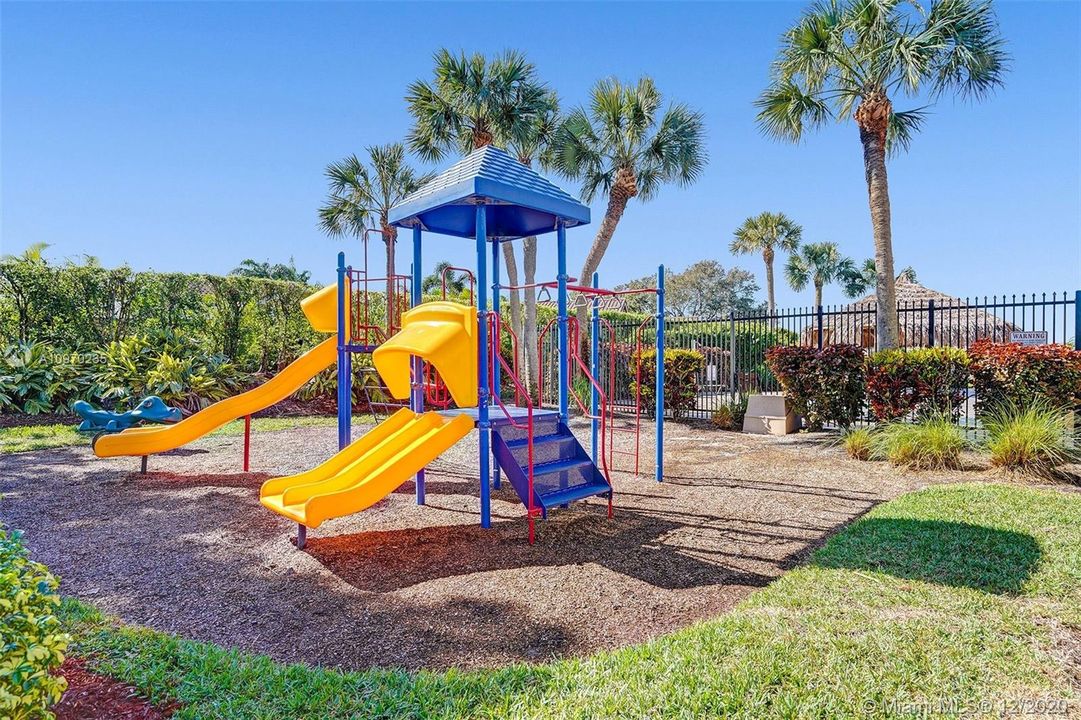 Recently Sold: $580,000 (4 beds, 3 baths, 3252 Square Feet)