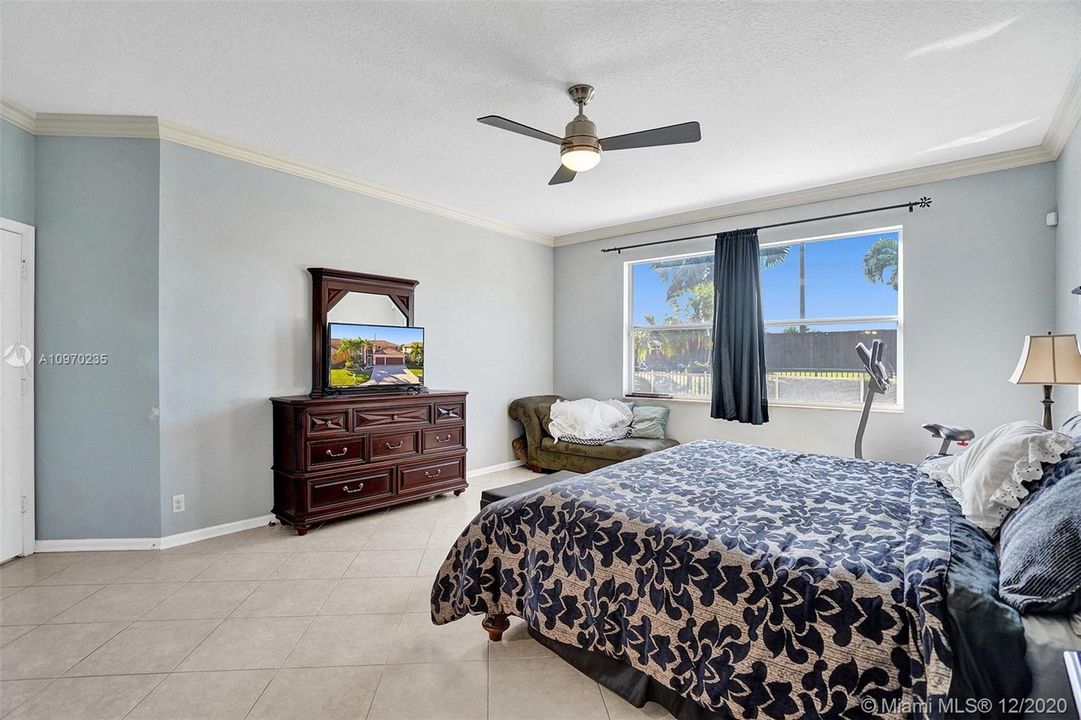 Recently Sold: $580,000 (4 beds, 3 baths, 3252 Square Feet)