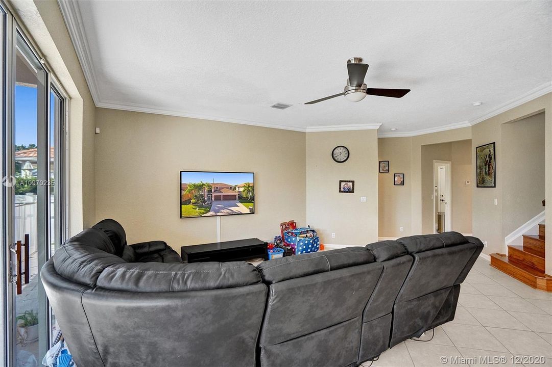 Recently Sold: $580,000 (4 beds, 3 baths, 3252 Square Feet)