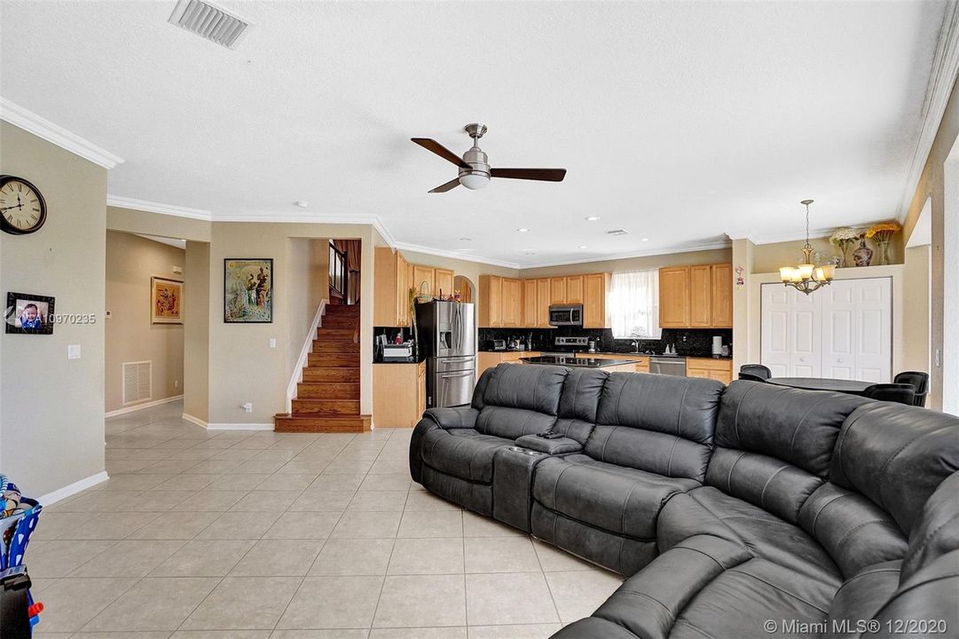 Recently Sold: $580,000 (4 beds, 3 baths, 3252 Square Feet)