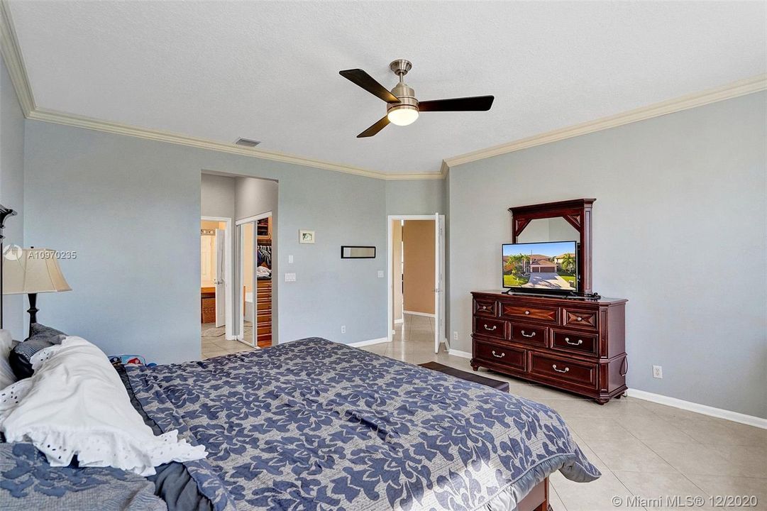 Recently Sold: $580,000 (4 beds, 3 baths, 3252 Square Feet)