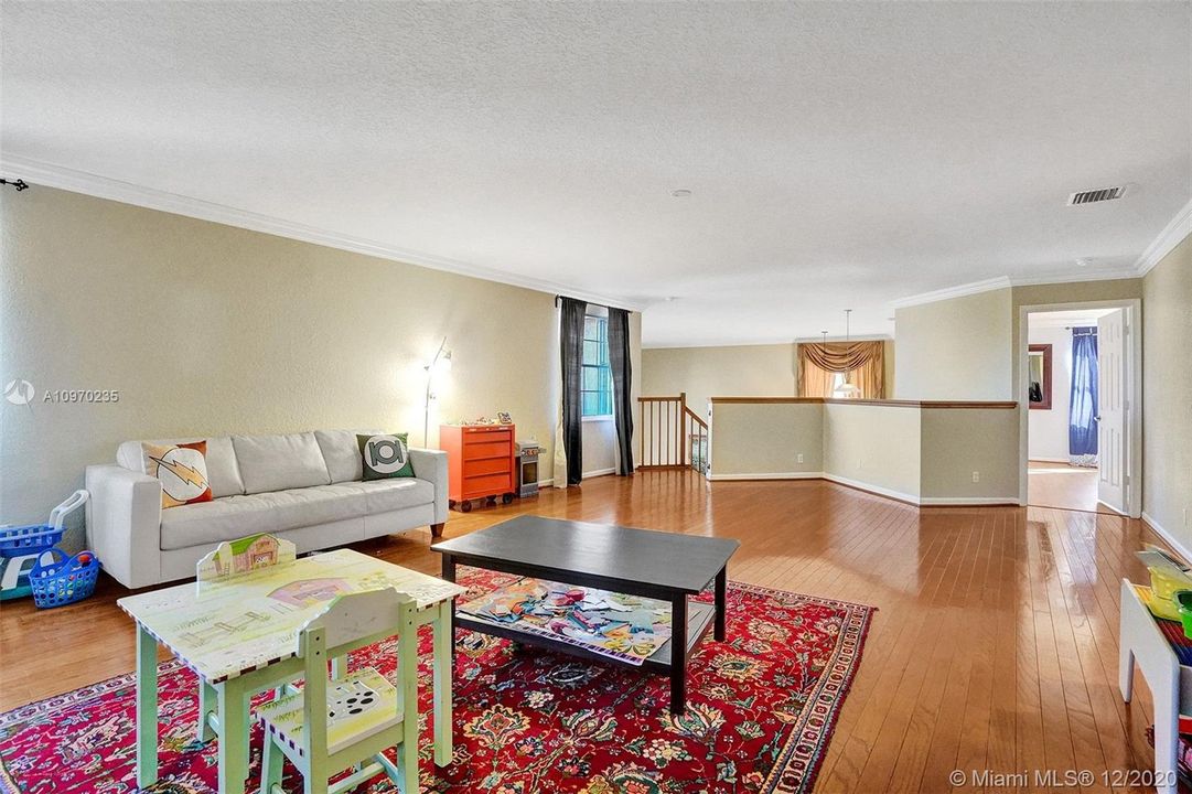 Recently Sold: $580,000 (4 beds, 3 baths, 3252 Square Feet)