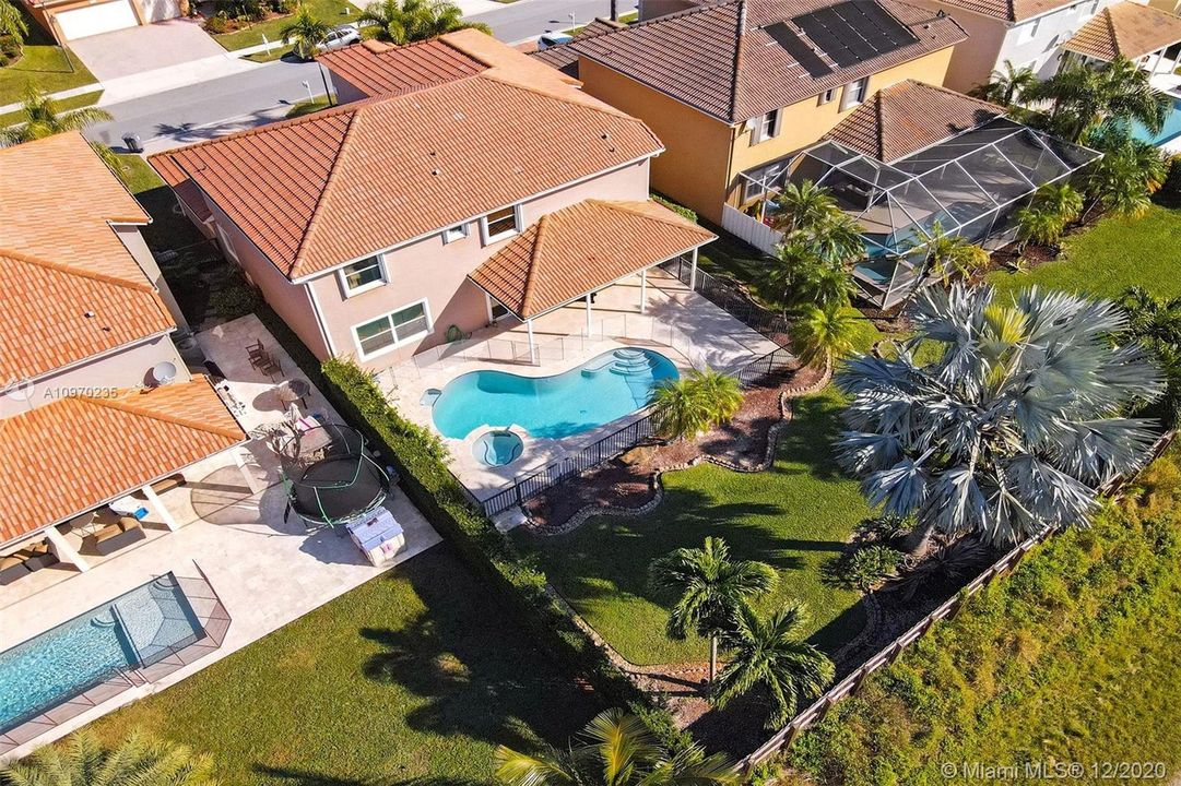 Recently Sold: $580,000 (4 beds, 3 baths, 3252 Square Feet)