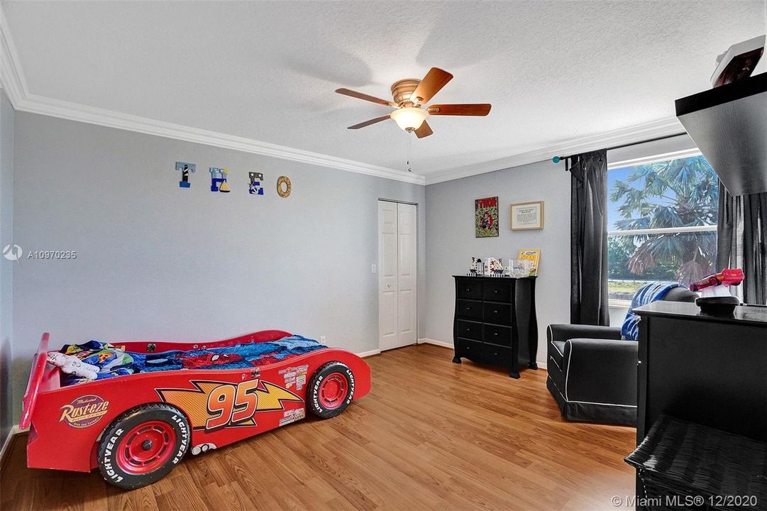 Recently Sold: $580,000 (4 beds, 3 baths, 3252 Square Feet)