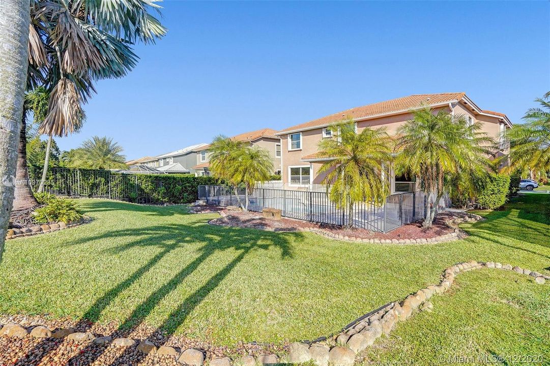 Recently Sold: $580,000 (4 beds, 3 baths, 3252 Square Feet)