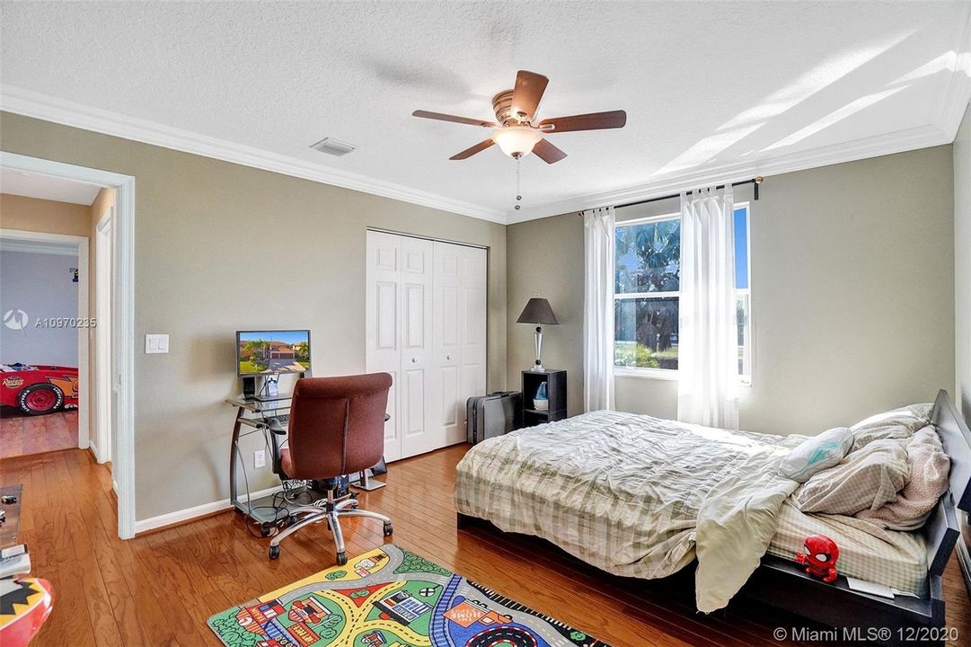 Recently Sold: $580,000 (4 beds, 3 baths, 3252 Square Feet)