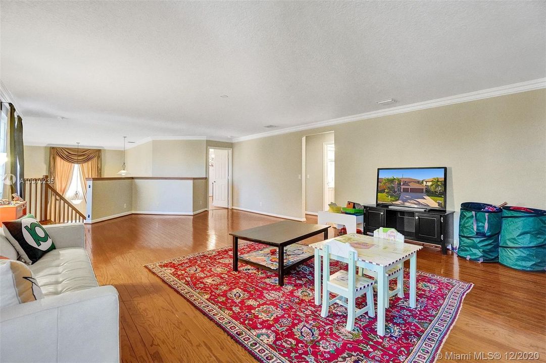 Recently Sold: $580,000 (4 beds, 3 baths, 3252 Square Feet)