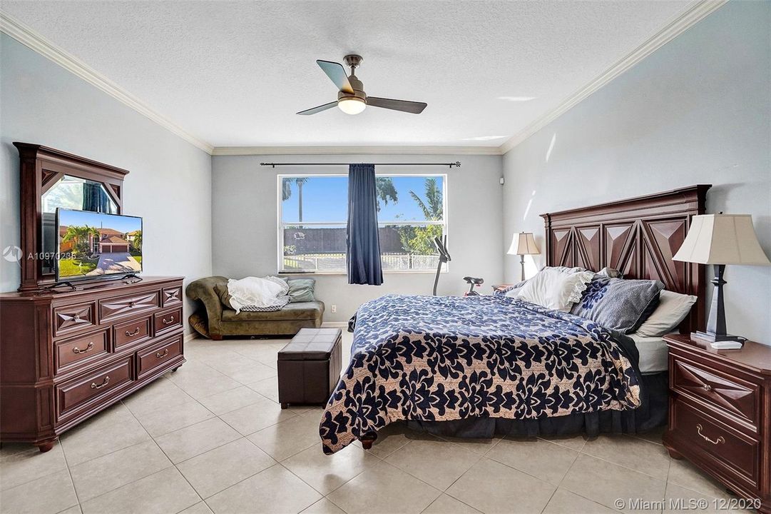 Recently Sold: $580,000 (4 beds, 3 baths, 3252 Square Feet)