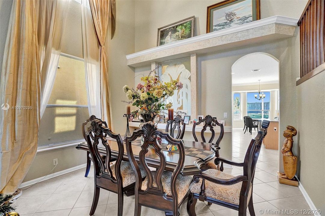 Recently Sold: $580,000 (4 beds, 3 baths, 3252 Square Feet)