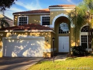 Vendido Recientemente: $450,000 (5 camas, 3 baños, 2687 Pies cuadrados)