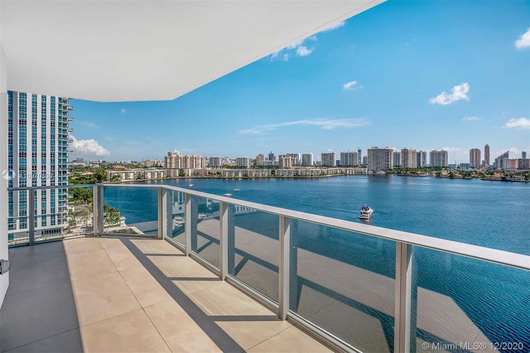 Recently Sold: $1,720,000 (3 beds, 3 baths, 2225 Square Feet)
