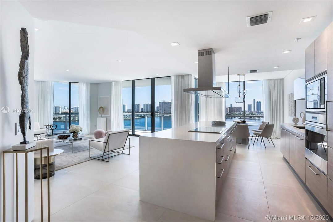 Recently Sold: $1,720,000 (3 beds, 3 baths, 2225 Square Feet)
