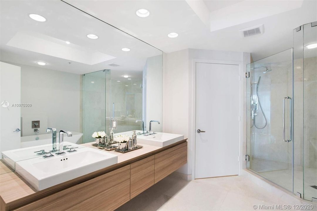 Recently Sold: $1,720,000 (3 beds, 3 baths, 2225 Square Feet)