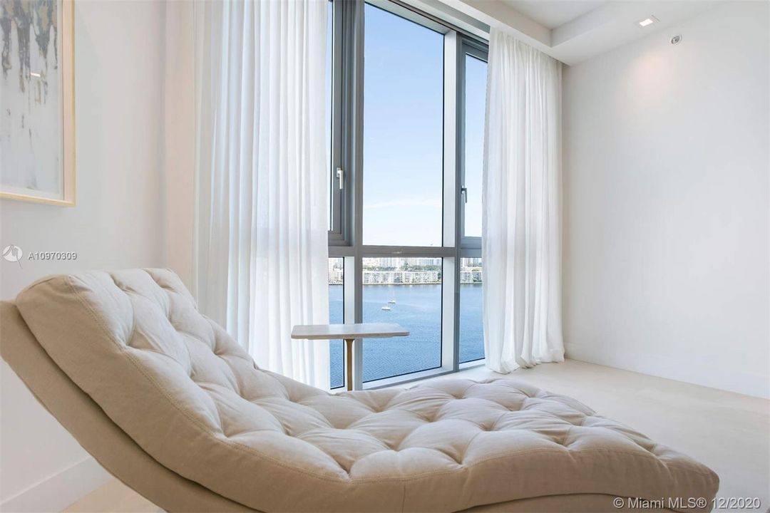Recently Sold: $1,720,000 (3 beds, 3 baths, 2225 Square Feet)