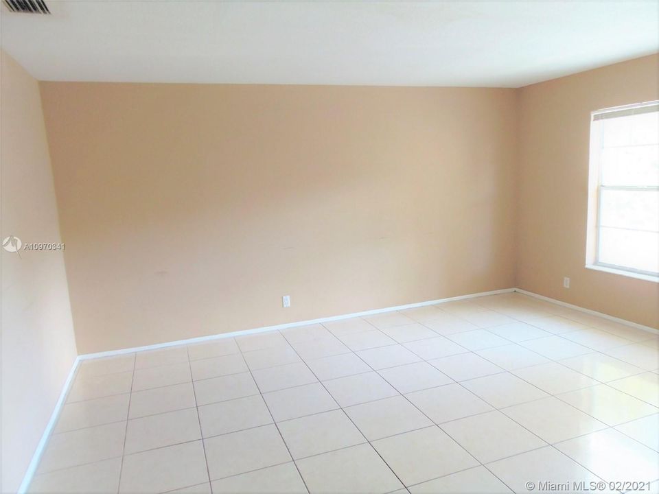 Недавно продано: $97,000 (1 спален, 1 ванн, 600 Квадратных фут)