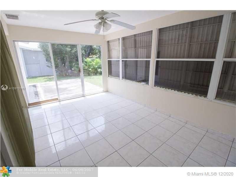 Недавно продано: $223,000 (2 спален, 1 ванн, 1024 Квадратных фут)