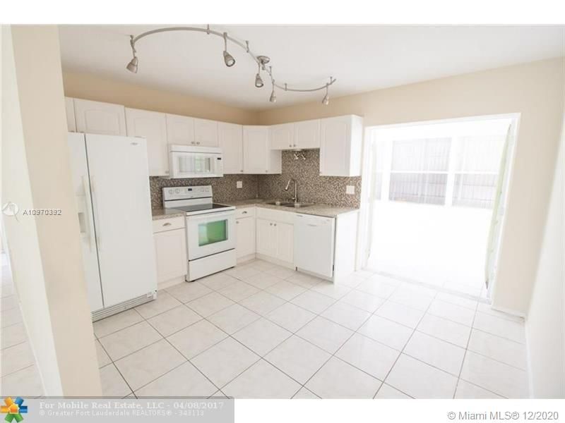 Недавно продано: $223,000 (2 спален, 1 ванн, 1024 Квадратных фут)