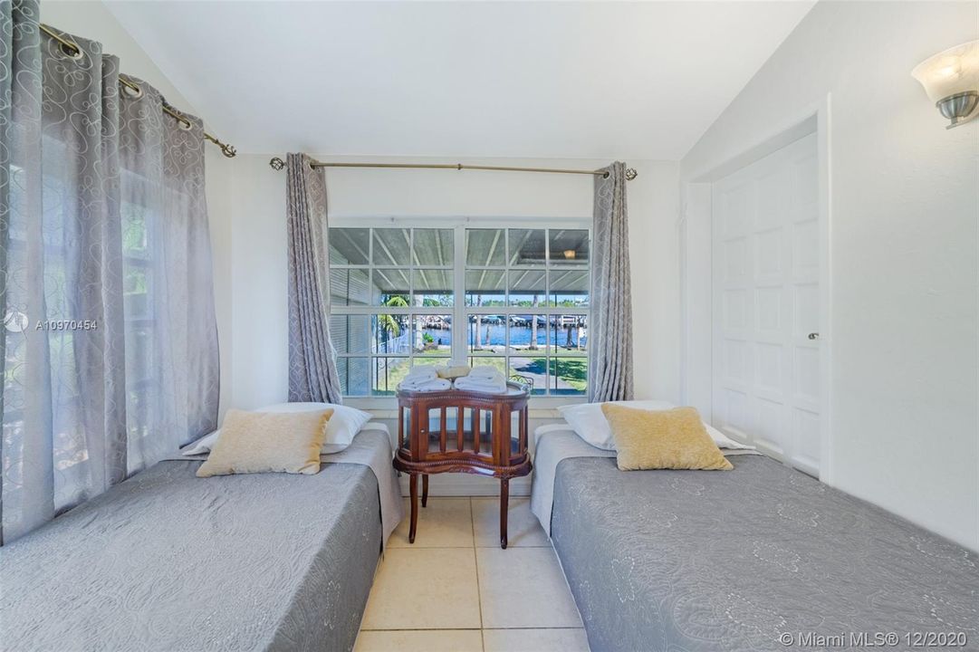 Vendido Recientemente: $860,000 (4 camas, 2 baños, 1152 Pies cuadrados)