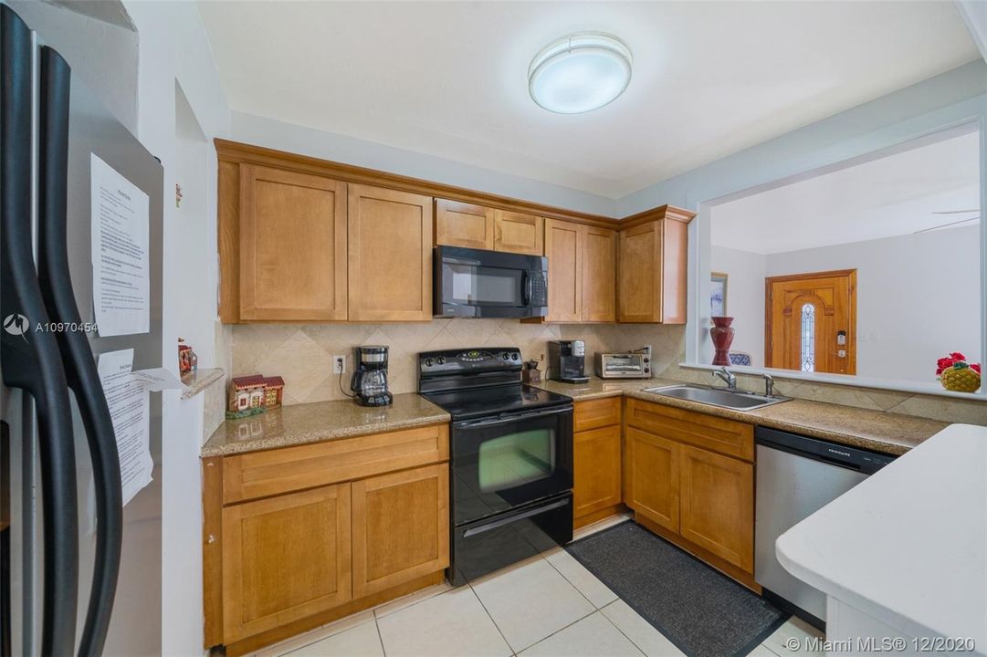 Vendido Recientemente: $860,000 (4 camas, 2 baños, 1152 Pies cuadrados)