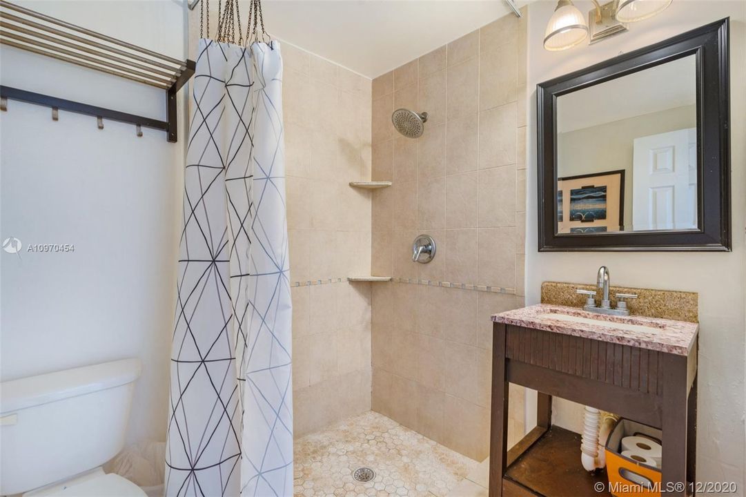 Vendido Recientemente: $860,000 (4 camas, 2 baños, 1152 Pies cuadrados)