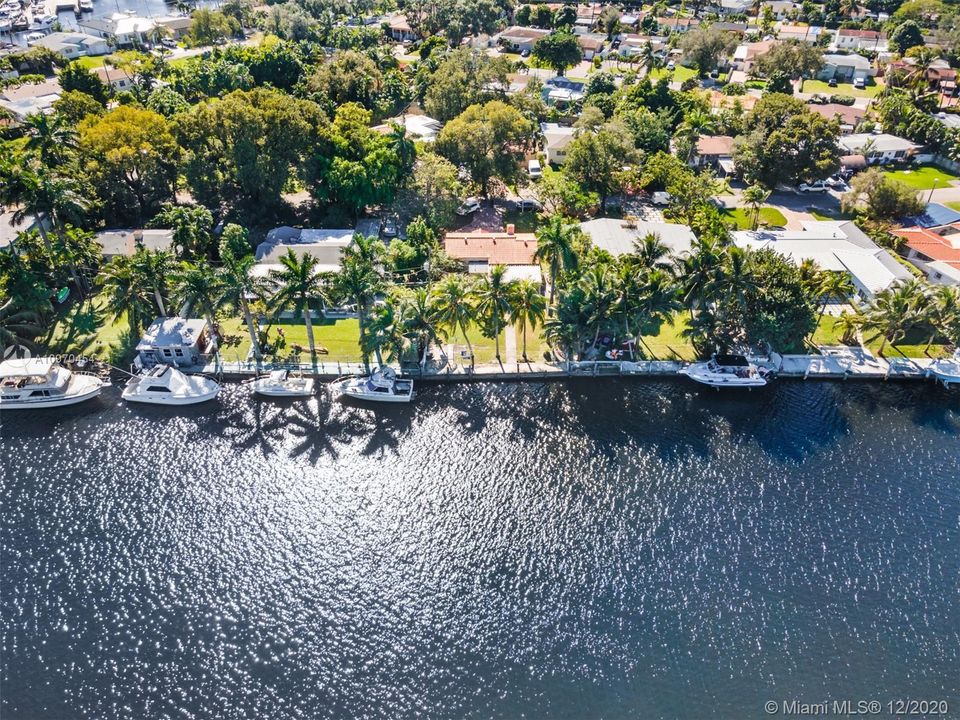 Vendido Recientemente: $860,000 (4 camas, 2 baños, 1152 Pies cuadrados)