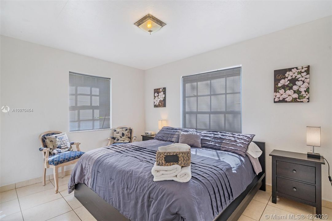 Vendido Recientemente: $860,000 (4 camas, 2 baños, 1152 Pies cuadrados)