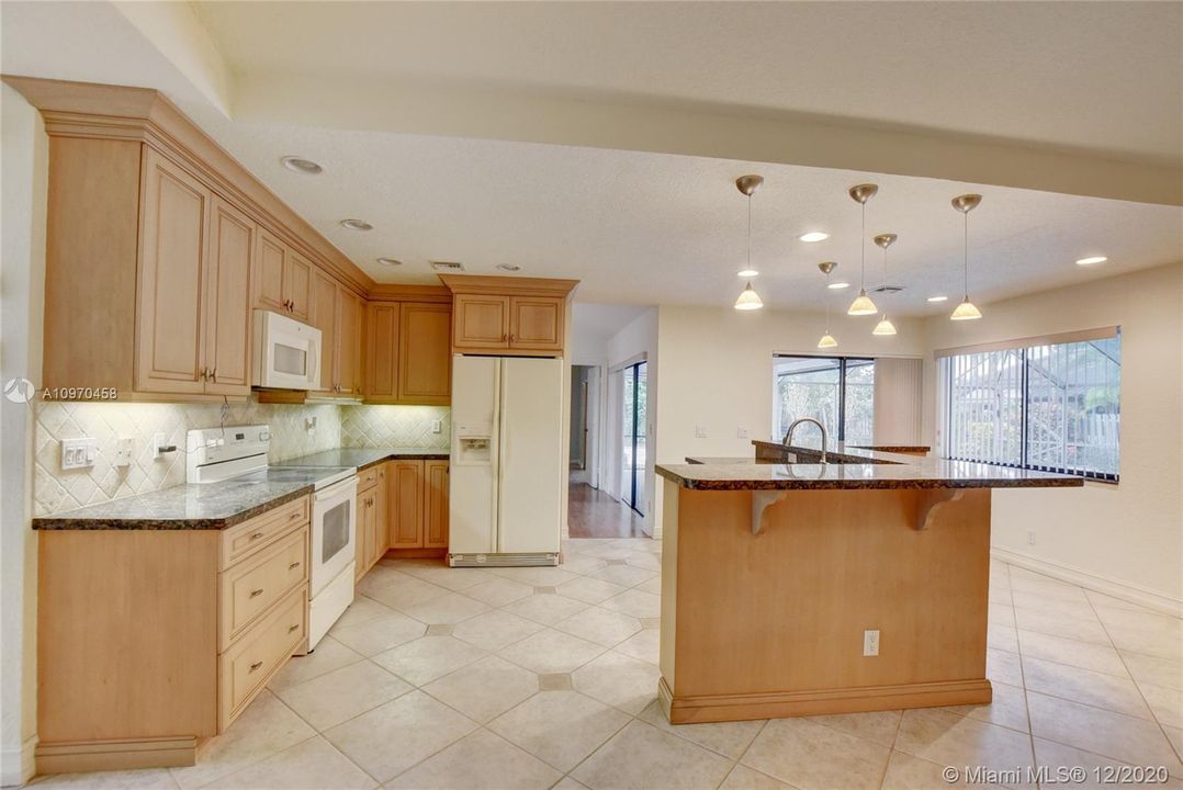 Vendido Recientemente: $493,900 (4 camas, 2 baños, 2079 Pies cuadrados)