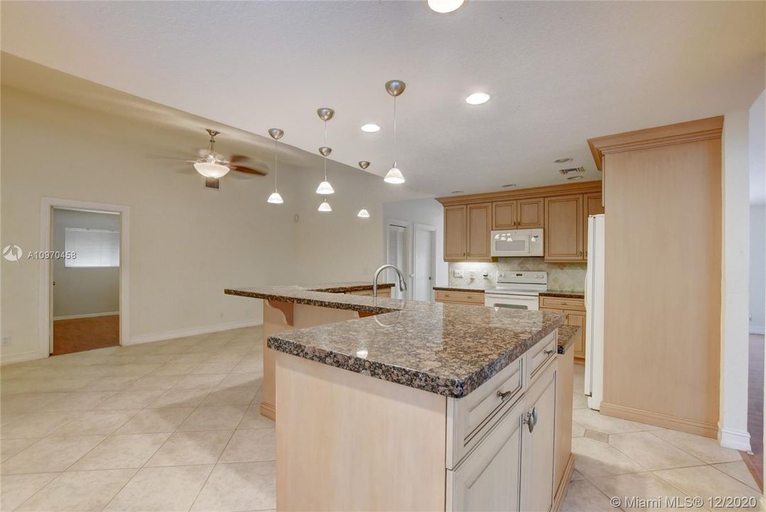 Vendido Recientemente: $493,900 (4 camas, 2 baños, 2079 Pies cuadrados)