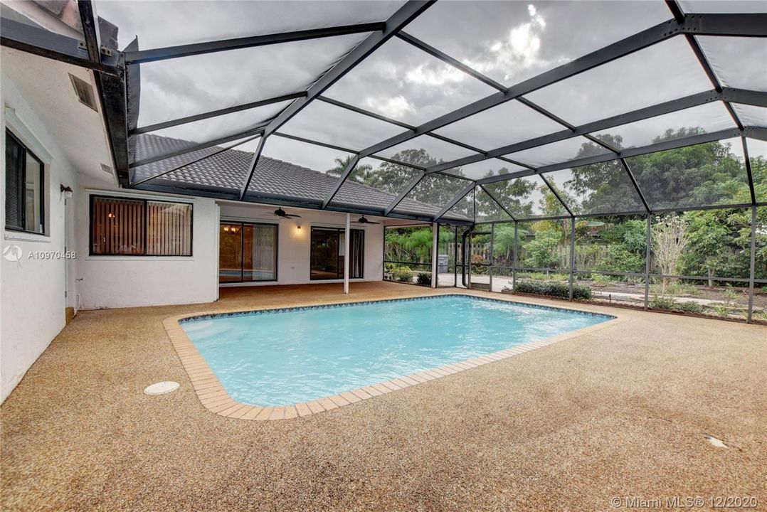 Vendido Recientemente: $493,900 (4 camas, 2 baños, 2079 Pies cuadrados)