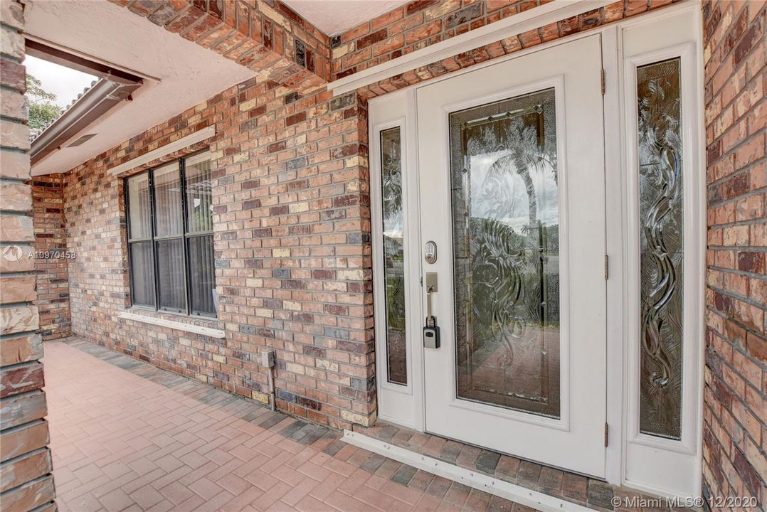 Vendido Recientemente: $493,900 (4 camas, 2 baños, 2079 Pies cuadrados)