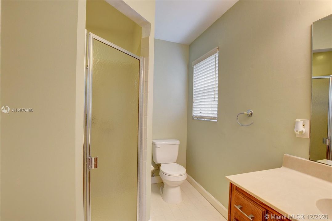 Vendido Recientemente: $493,900 (4 camas, 2 baños, 2079 Pies cuadrados)