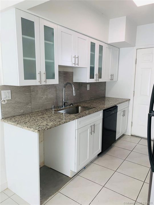 Recientemente alquilado: $1,400 (1 camas, 1 baños, 800 Pies cuadrados)