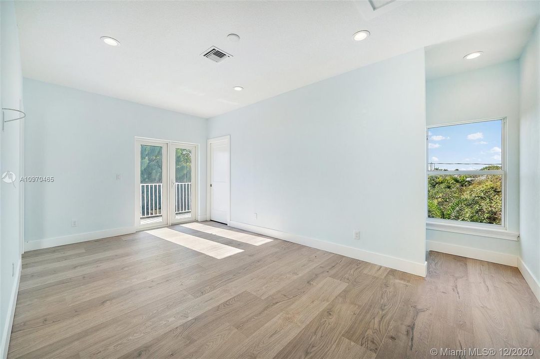 Upstairs loft with balcony