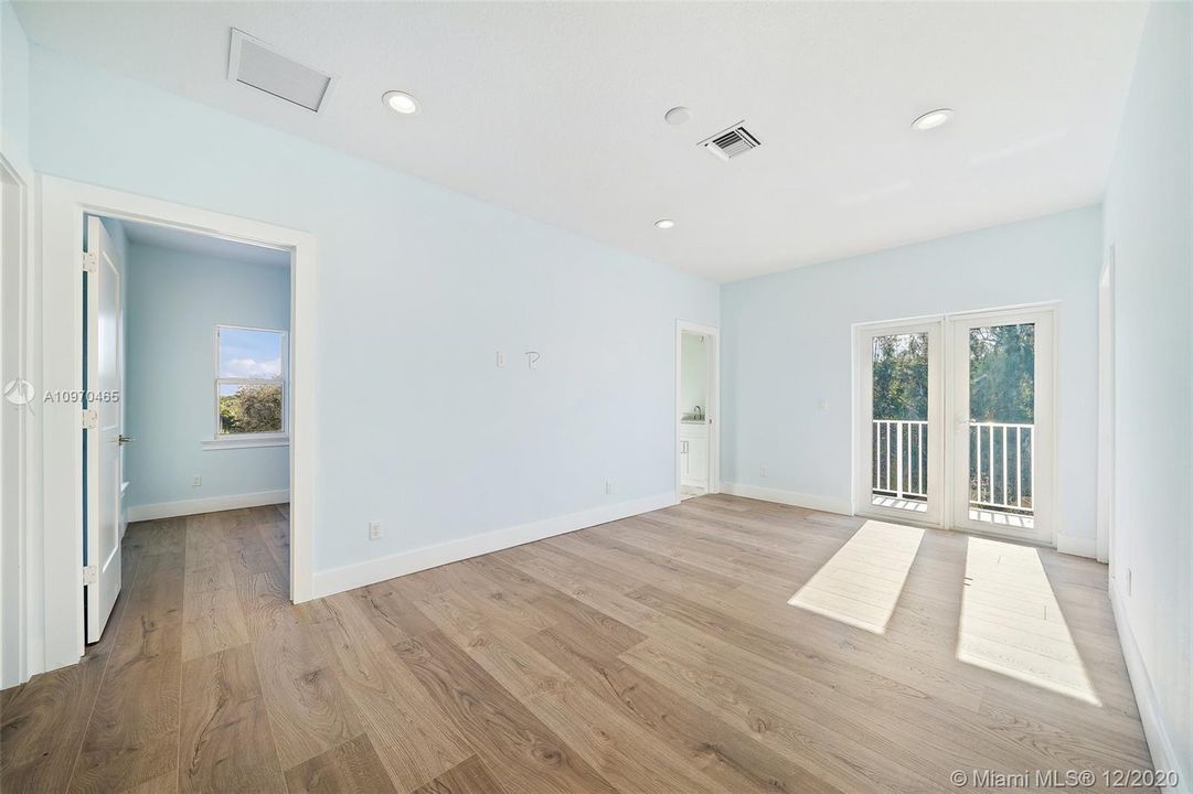 Upstairs loft with balcony