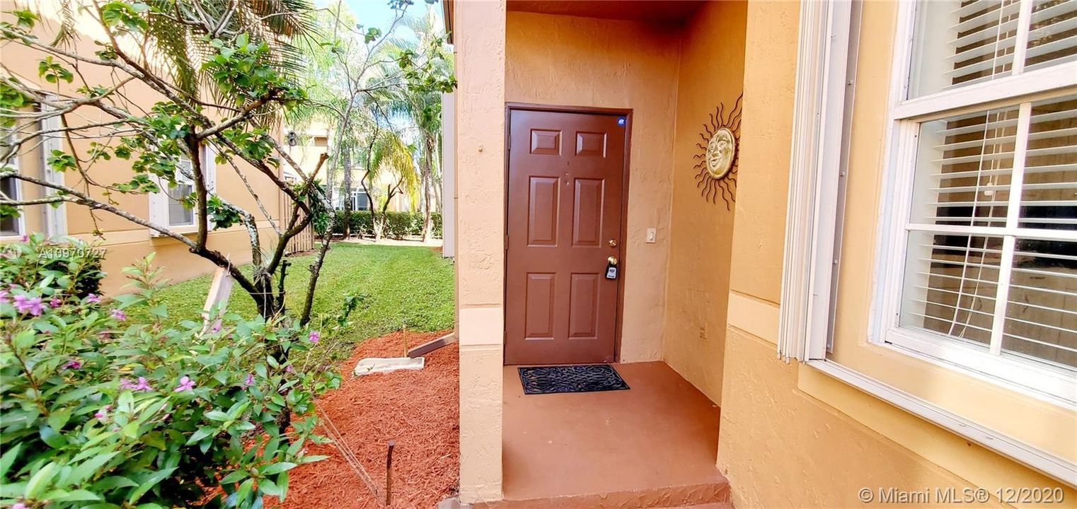 Recently Rented: $2,350 (3 beds, 2 baths, 1443 Square Feet)