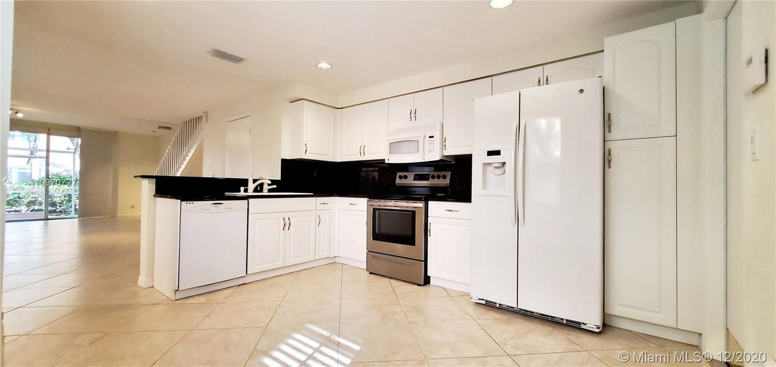 Recently Rented: $2,350 (3 beds, 2 baths, 1443 Square Feet)
