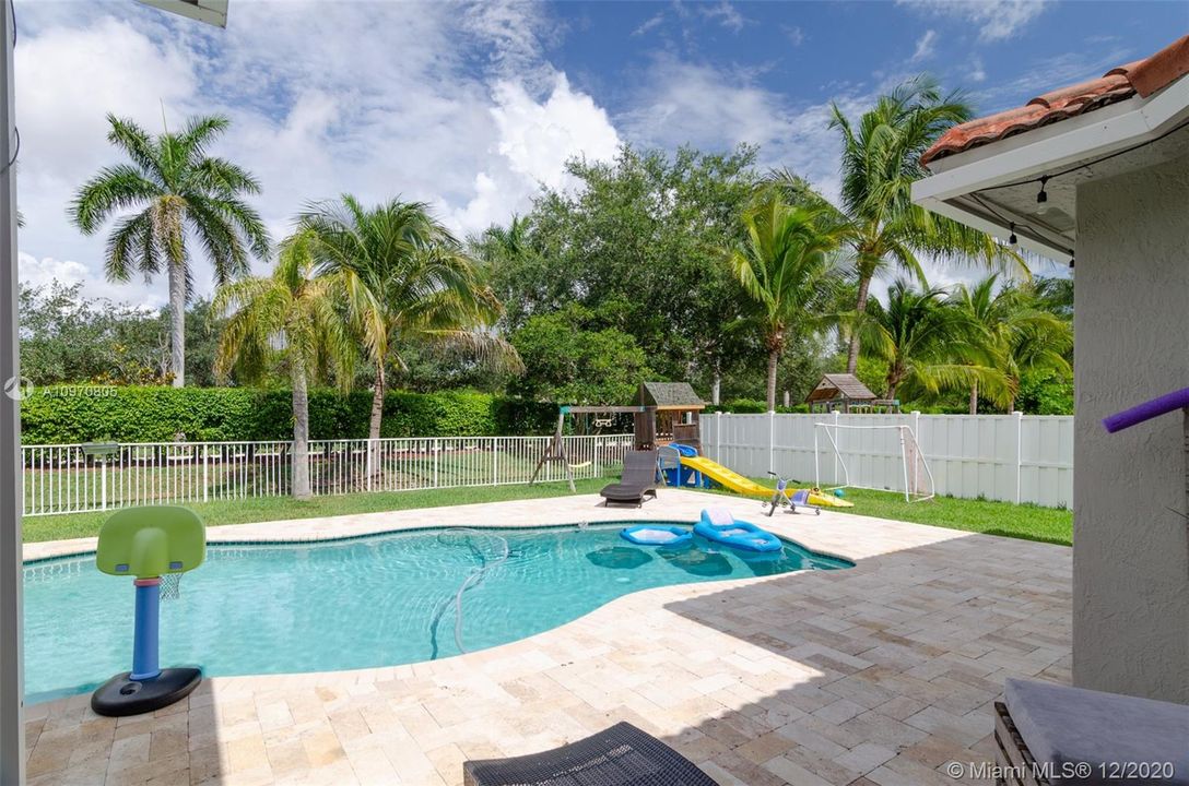 Recently Rented: $3,980 (4 beds, 2 baths, 2143 Square Feet)