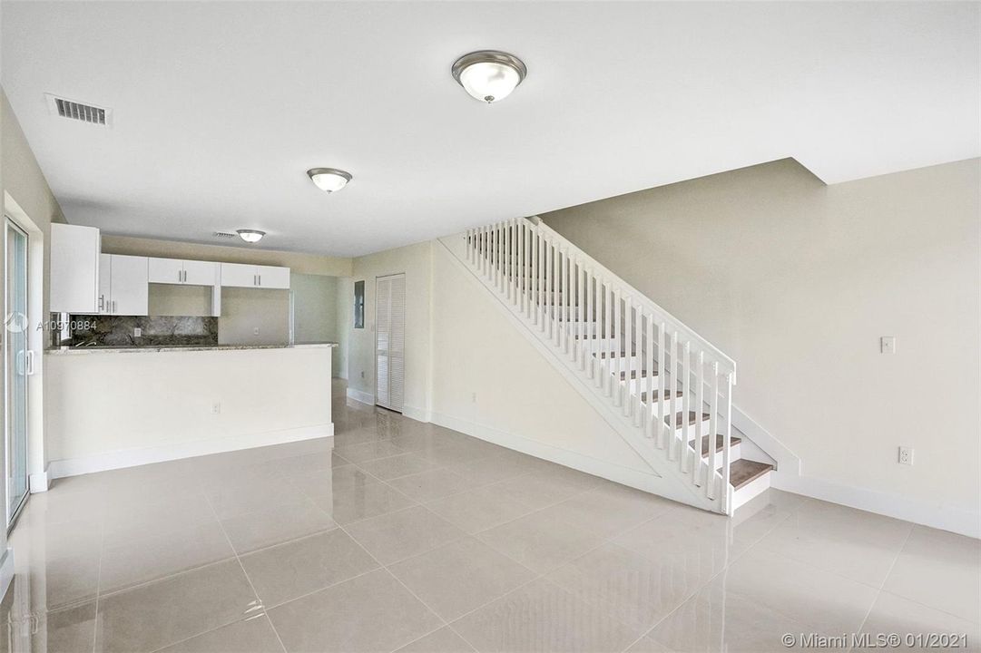 Recently Sold: $525,000 (0 beds, 0 baths, 2428 Square Feet)