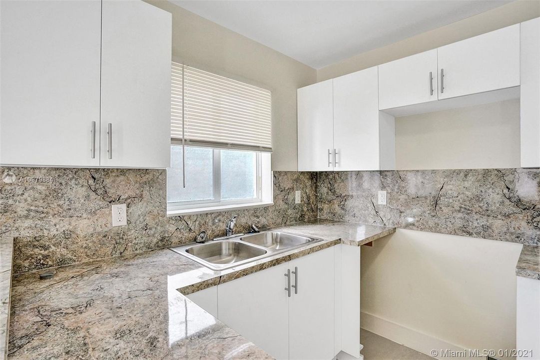 Recently Sold: $525,000 (0 beds, 0 baths, 2428 Square Feet)