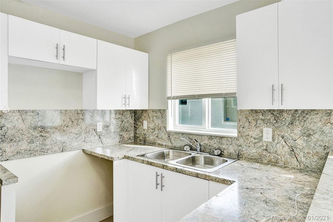 Recently Sold: $525,000 (0 beds, 0 baths, 2428 Square Feet)