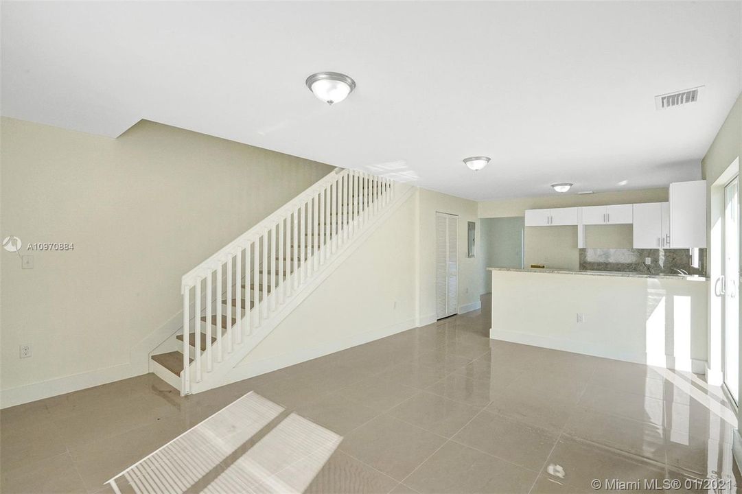 Recently Sold: $525,000 (0 beds, 0 baths, 2428 Square Feet)