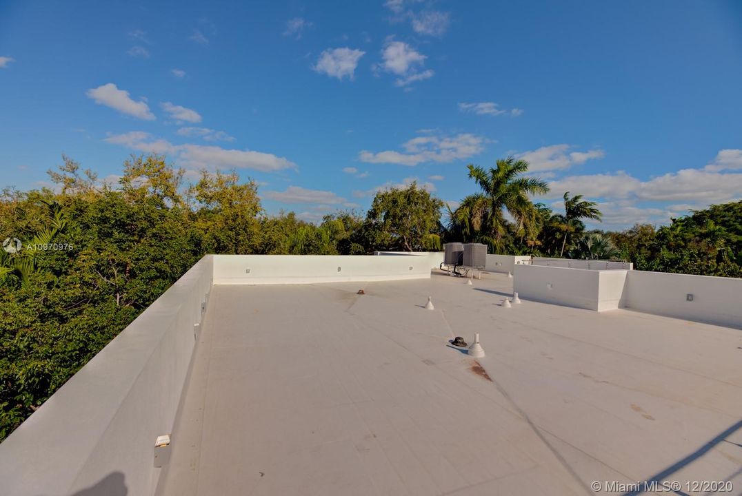 Recently Sold: $2,500,000 (5 beds, 5 baths, 4200 Square Feet)