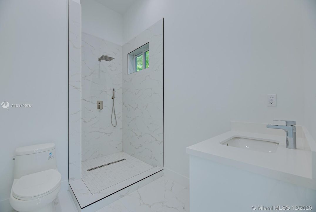 Recently Sold: $2,500,000 (5 beds, 5 baths, 4200 Square Feet)
