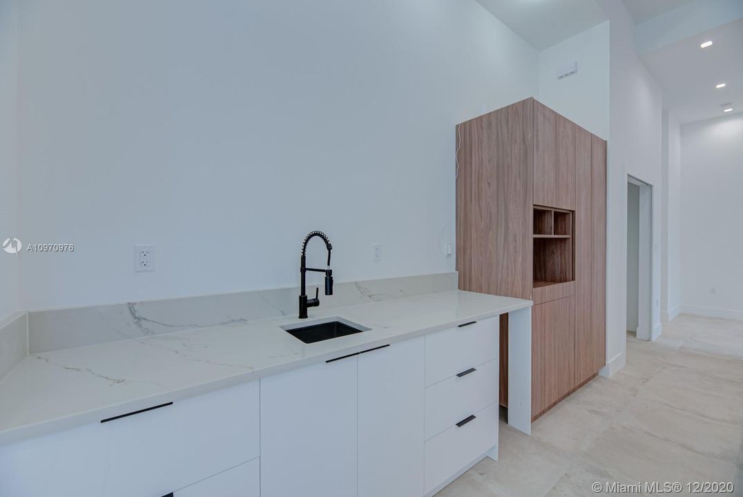 Recently Sold: $2,500,000 (5 beds, 5 baths, 4200 Square Feet)