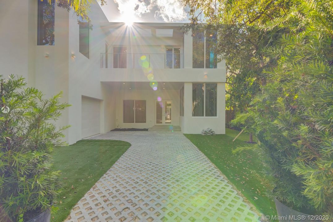 Recently Sold: $2,500,000 (5 beds, 5 baths, 4200 Square Feet)