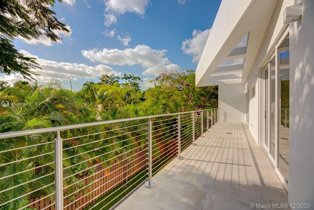Recently Sold: $2,500,000 (5 beds, 5 baths, 4200 Square Feet)