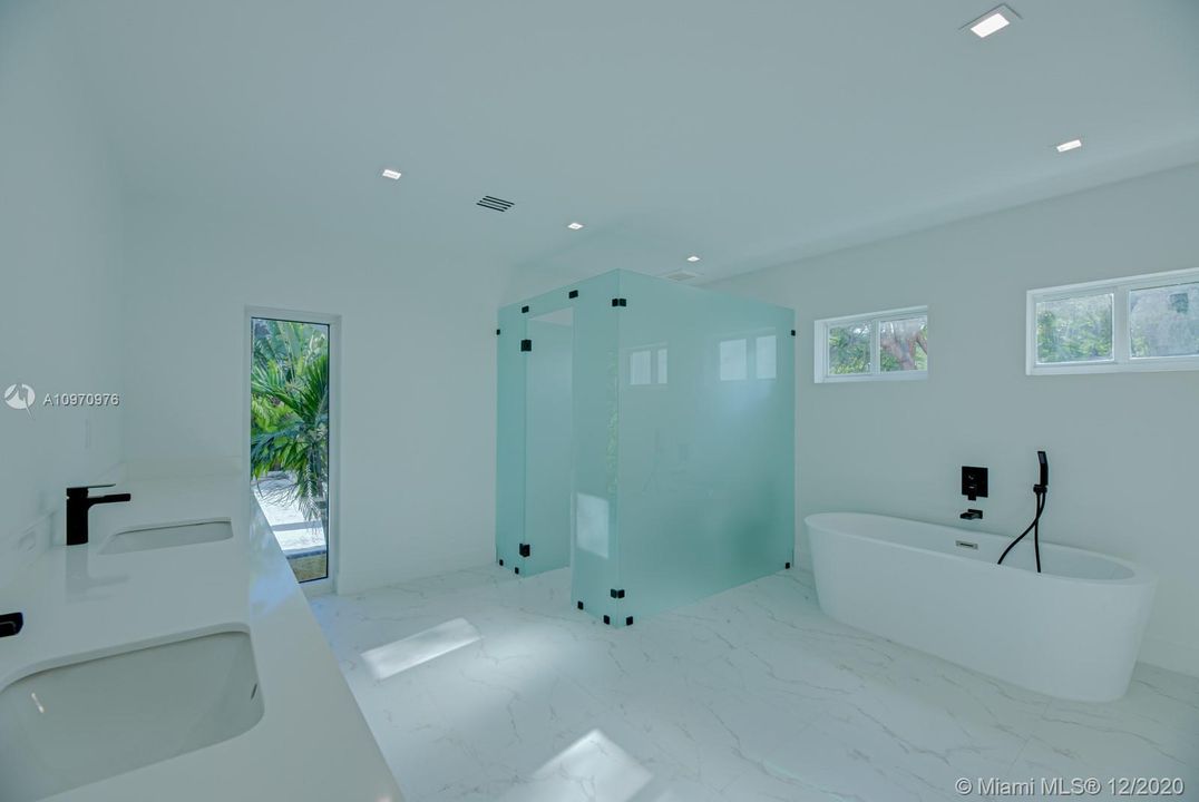 Recently Sold: $2,500,000 (5 beds, 5 baths, 4200 Square Feet)