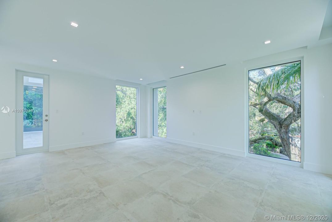 Recently Sold: $2,500,000 (5 beds, 5 baths, 4200 Square Feet)