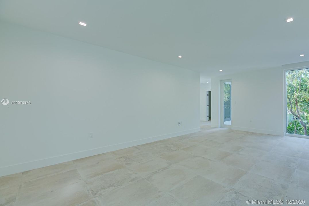Recently Sold: $2,500,000 (5 beds, 5 baths, 4200 Square Feet)