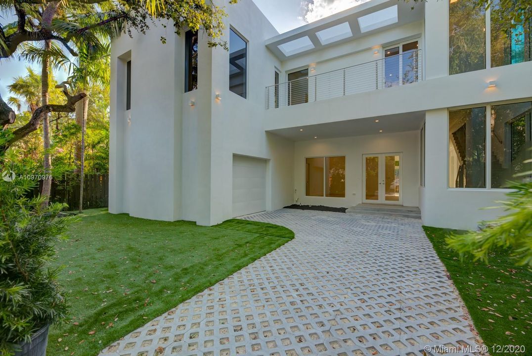 Recently Sold: $2,500,000 (5 beds, 5 baths, 4200 Square Feet)